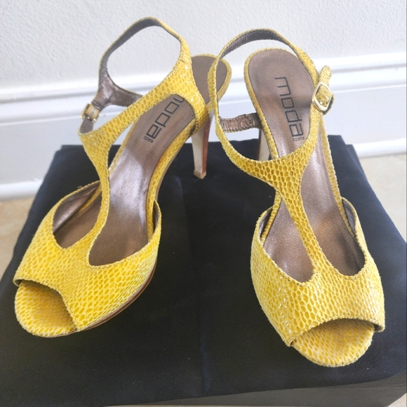 Yellow Moda Spana heels, Snake Pattern, Size 8, with Cork platform - Picture 4 of 6
